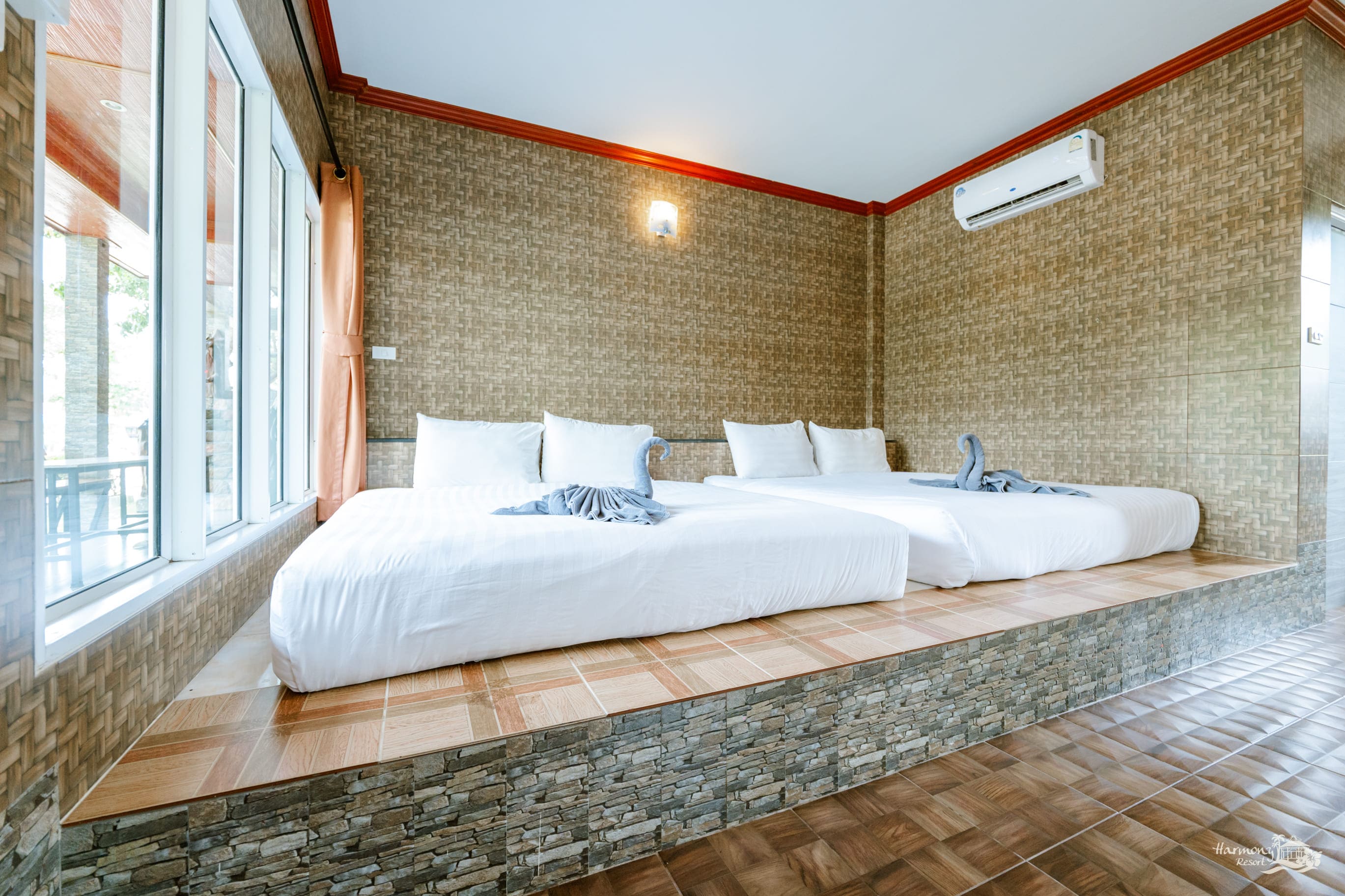 SUPERIOR GROUP ROOM