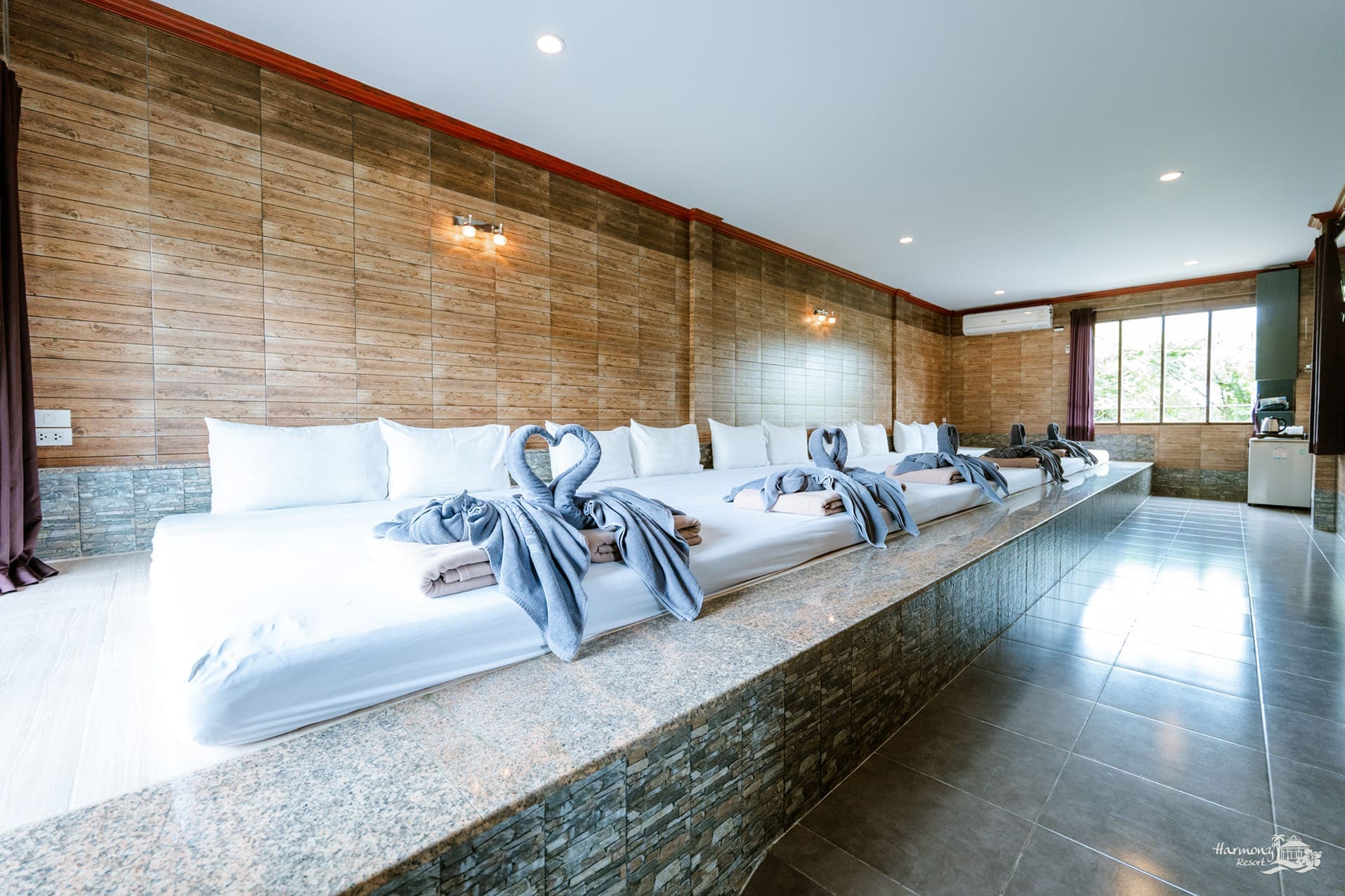 STANDARD GROUP ROOM